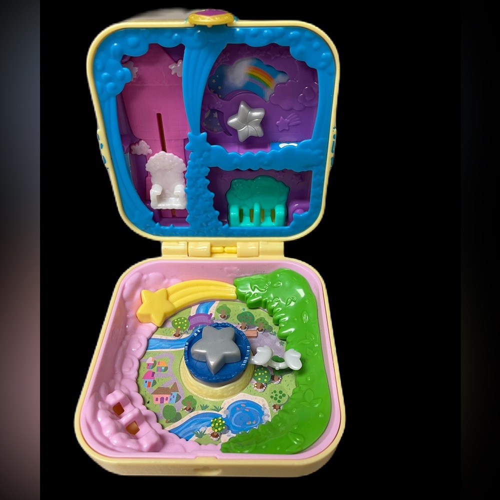 Polly Pocket Hidden Hideouts Unicorn Horse
Utopia Doll Toy GDK78 Yellow